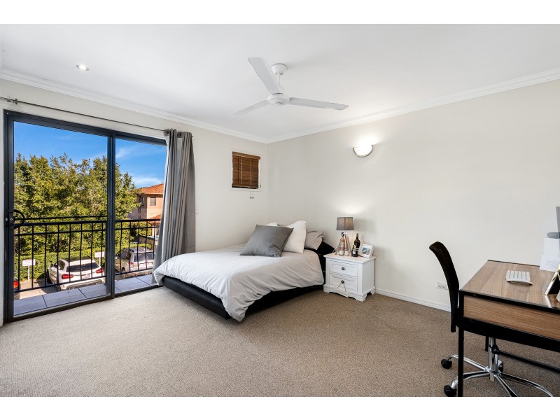98/4 University Drive, Robina QLD 4226
