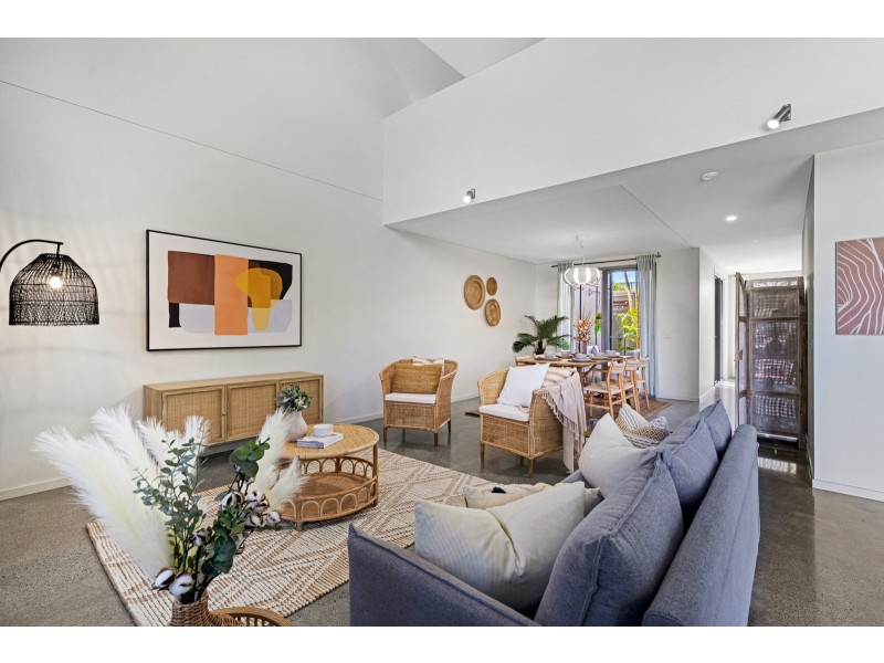 4 Little Blue Lane, Varsity Lakes QLD 4227