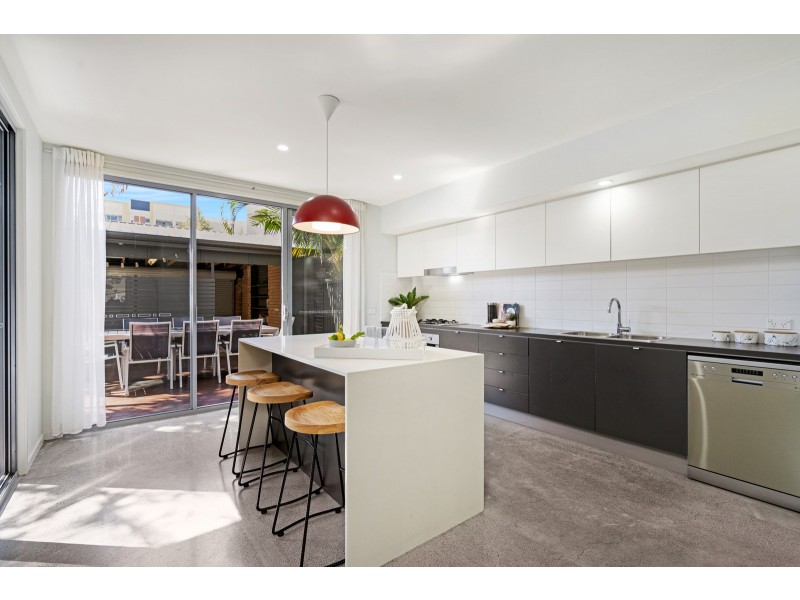 4 Little Blue Lane, Varsity Lakes QLD 4227