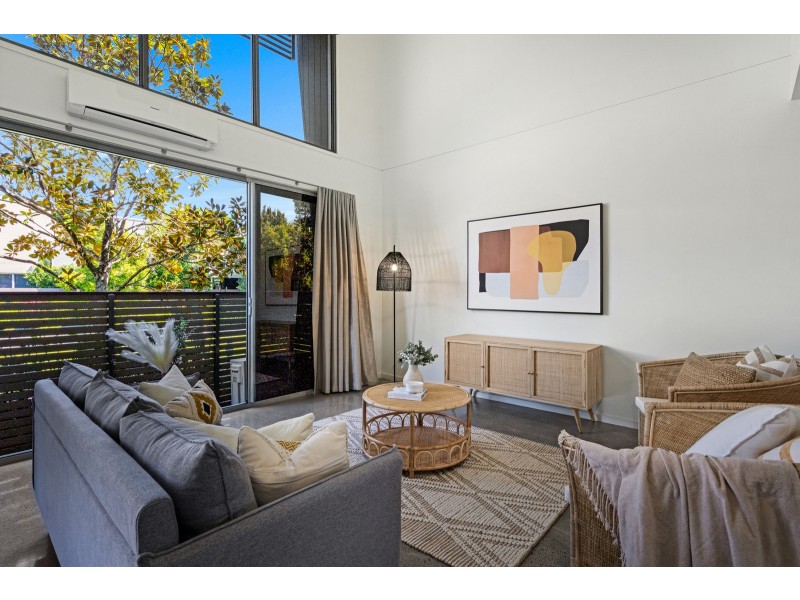 4 Little Blue Lane, Varsity Lakes QLD 4227