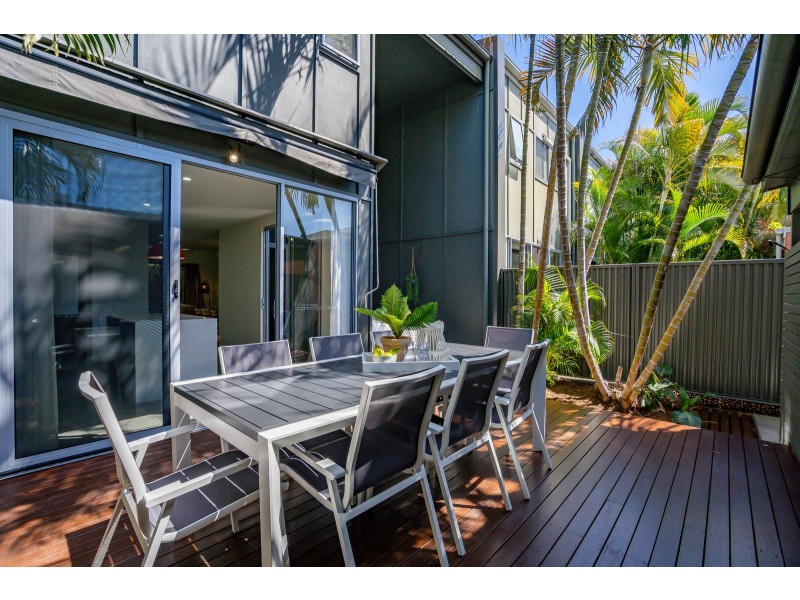 4 Little Blue Lane, Varsity Lakes QLD 4227