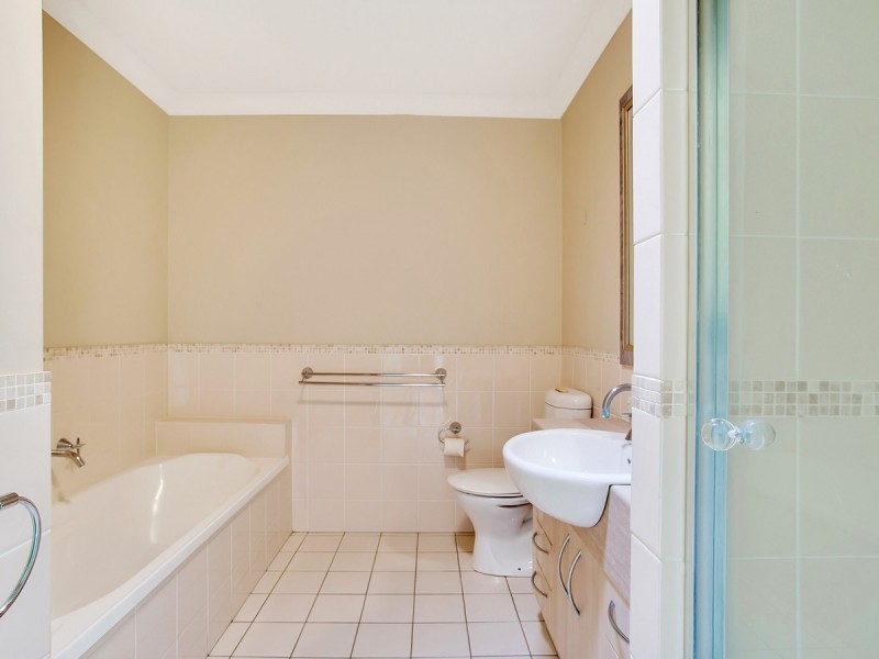 18/2 North Shore Avenue, Varsity Lakes QLD 4227