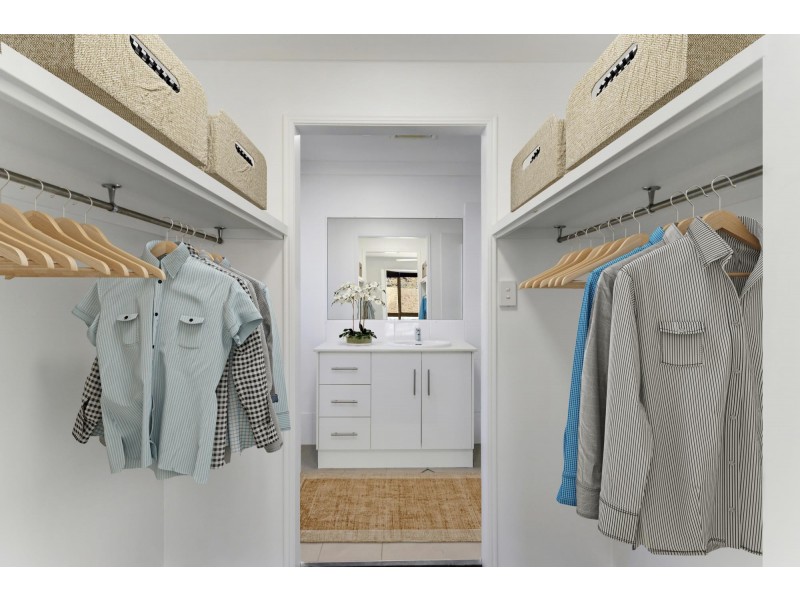 8 Tavuzzi Terrace, Edens Landing QLD 4207