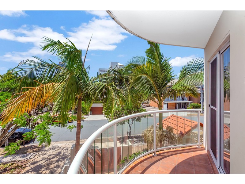 3/4 St Kilda Avenue, Broadbeach QLD 4218