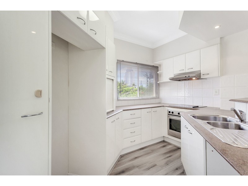 3/4 St Kilda Avenue, Broadbeach QLD 4218