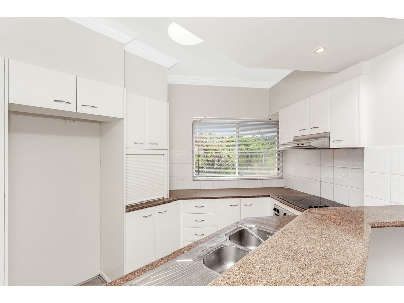 3/4 St Kilda Avenue, Broadbeach QLD 4218