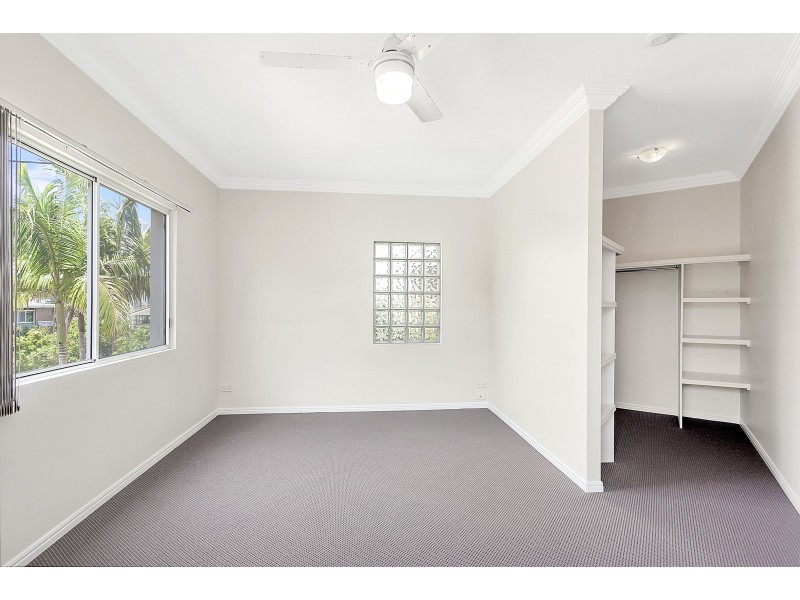 3/4 St Kilda Avenue, Broadbeach QLD 4218