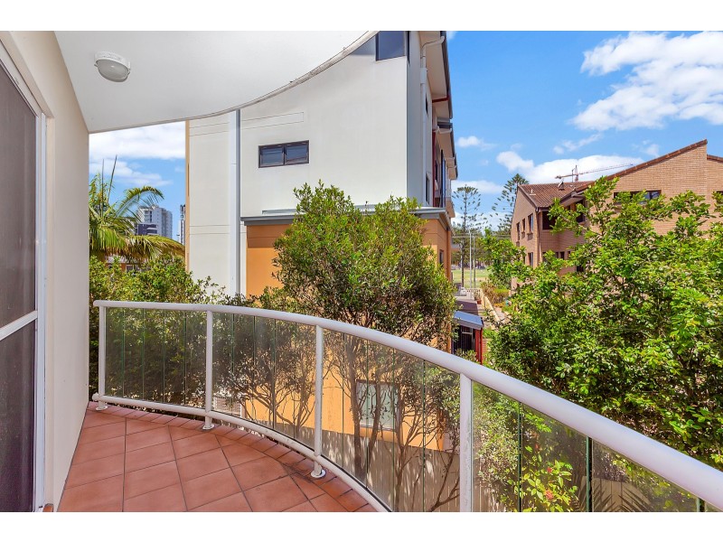 3/4 St Kilda Avenue, Broadbeach QLD 4218