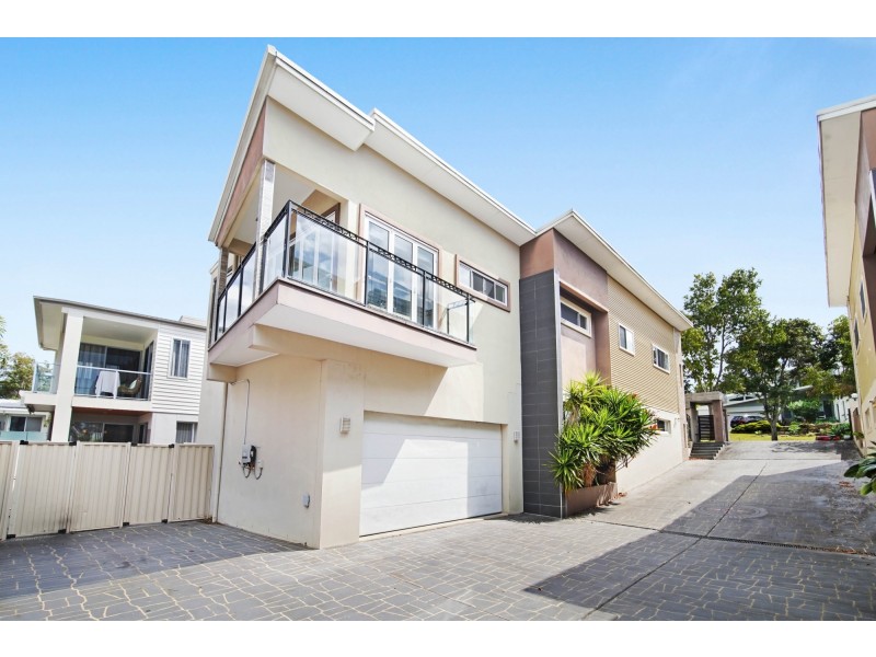 2/23 Andromeda Parade, Robina QLD 4226