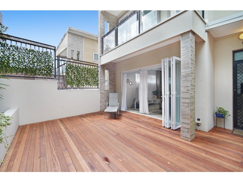 2/23 Andromeda Parade, Robina QLD 4226