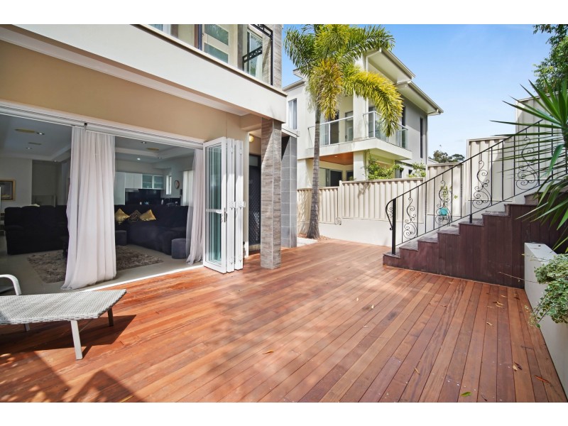 2/23 Andromeda Parade, Robina QLD 4226