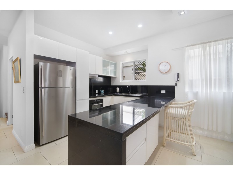 2/23 Andromeda Parade, Robina QLD 4226