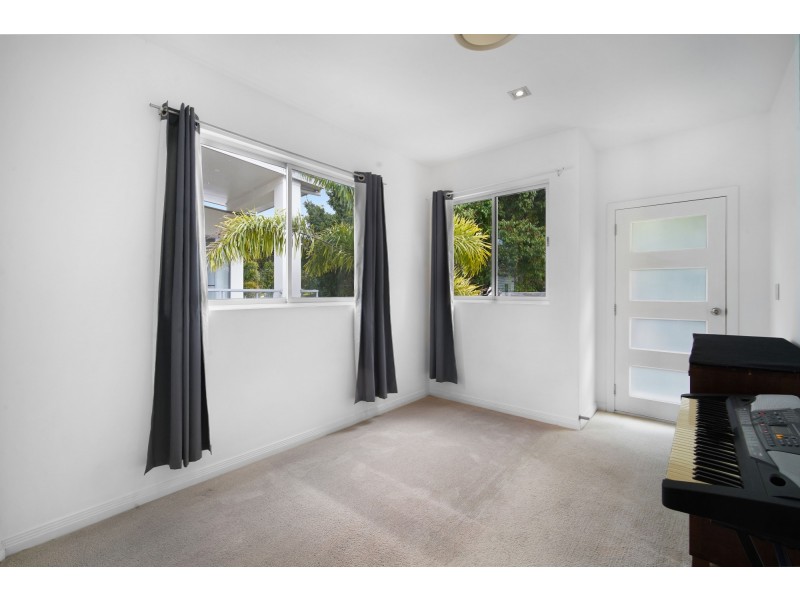 2/23 Andromeda Parade, Robina QLD 4226