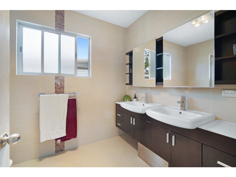 2/23 Andromeda Parade, Robina QLD 4226