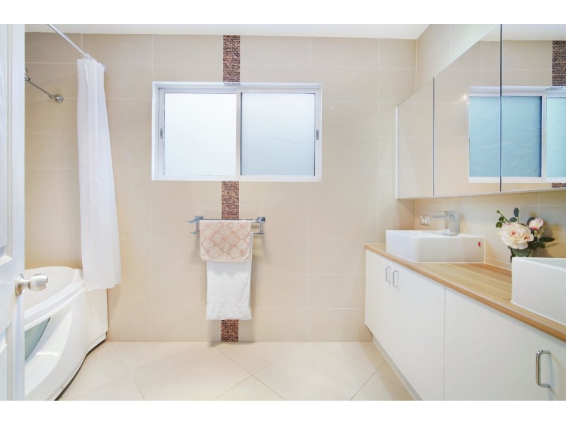 2/23 Andromeda Parade, Robina QLD 4226