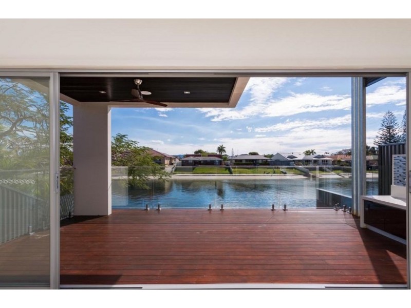 40 Avanti Street, Mermaid Waters QLD 4218