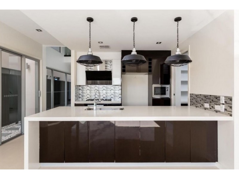 40 Avanti Street, Mermaid Waters QLD 4218