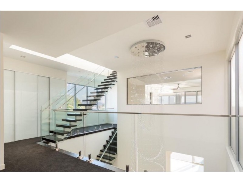 40 Avanti Street, Mermaid Waters QLD 4218