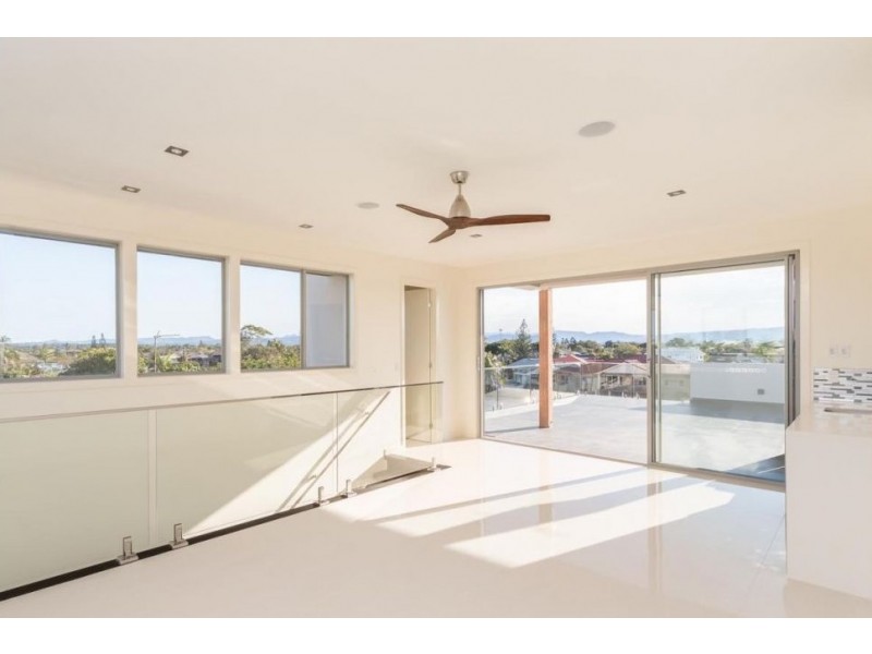 40 Avanti Street, Mermaid Waters QLD 4218