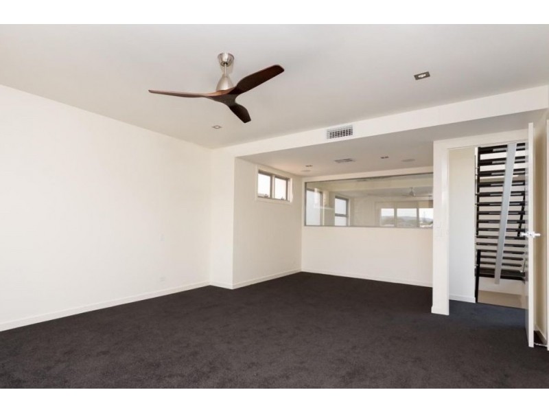 40 Avanti Street, Mermaid Waters QLD 4218