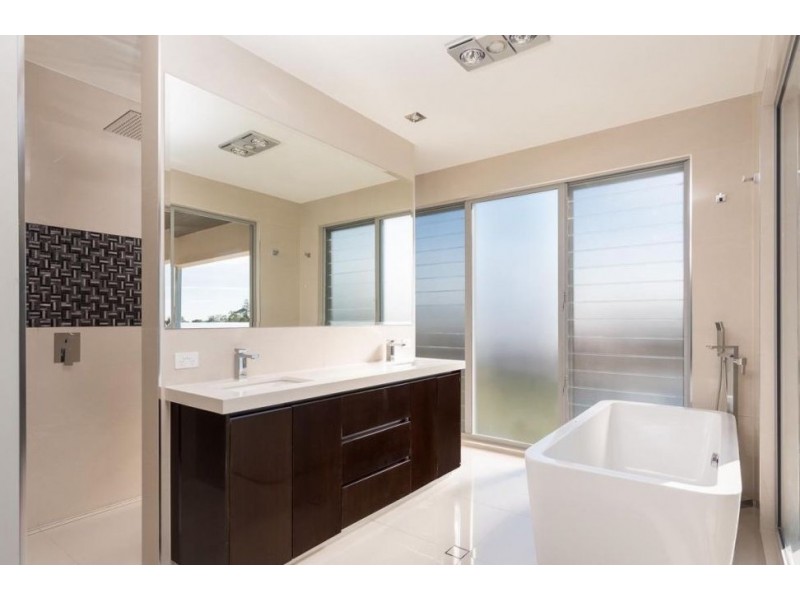 40 Avanti Street, Mermaid Waters QLD 4218