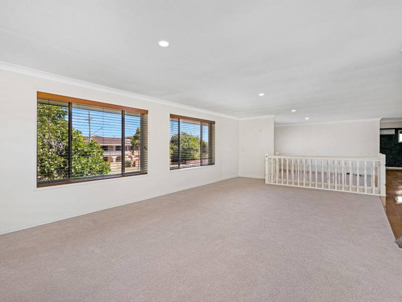 55 Abalone Avenue, Paradise Point QLD 4216