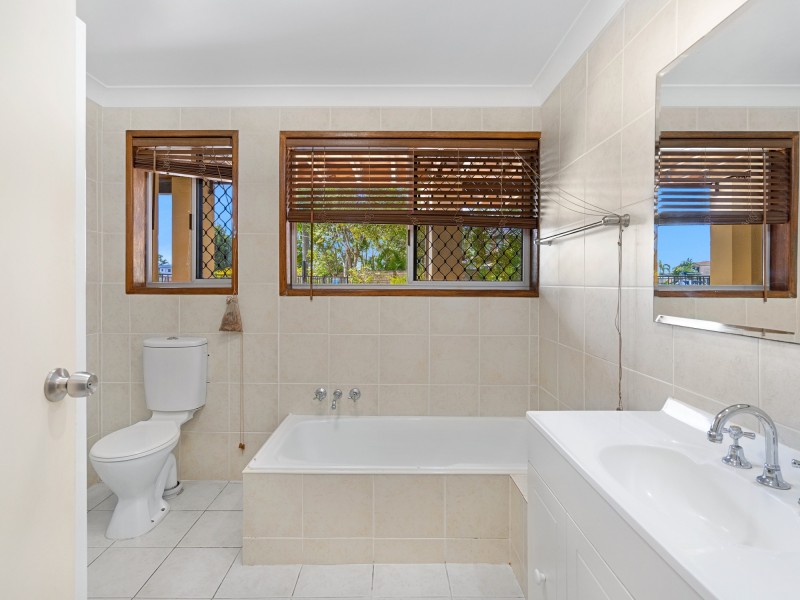 55 Abalone Avenue, Paradise Point QLD 4216