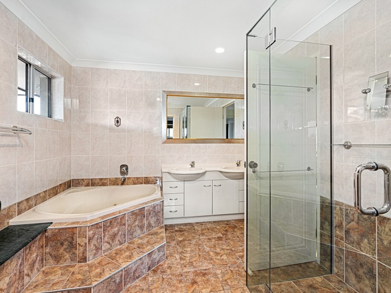 55 Abalone Avenue, Paradise Point QLD 4216