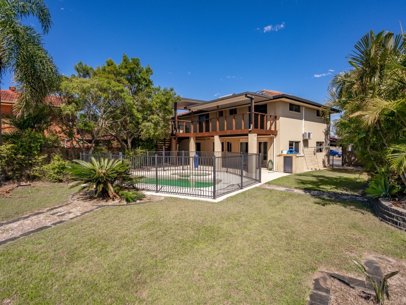 55 Abalone Avenue, Paradise Point QLD 4216