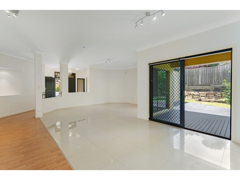 27 Hillridge Crescent, Varsity Lakes QLD 4227