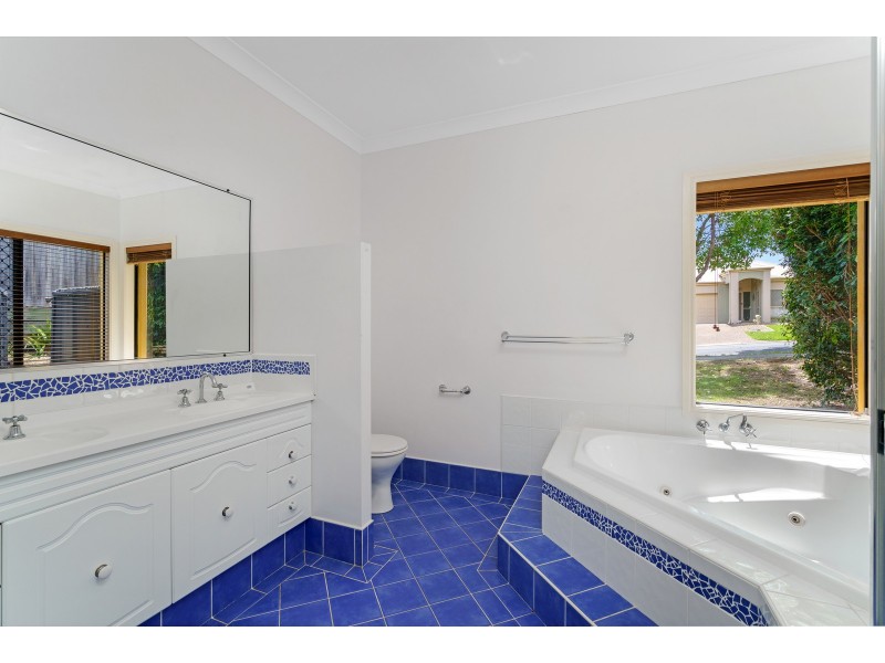 27 Hillridge Crescent, Varsity Lakes QLD 4227