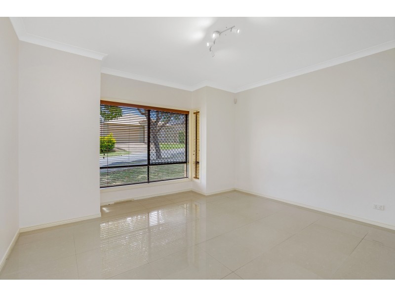 27 Hillridge Crescent, Varsity Lakes QLD 4227