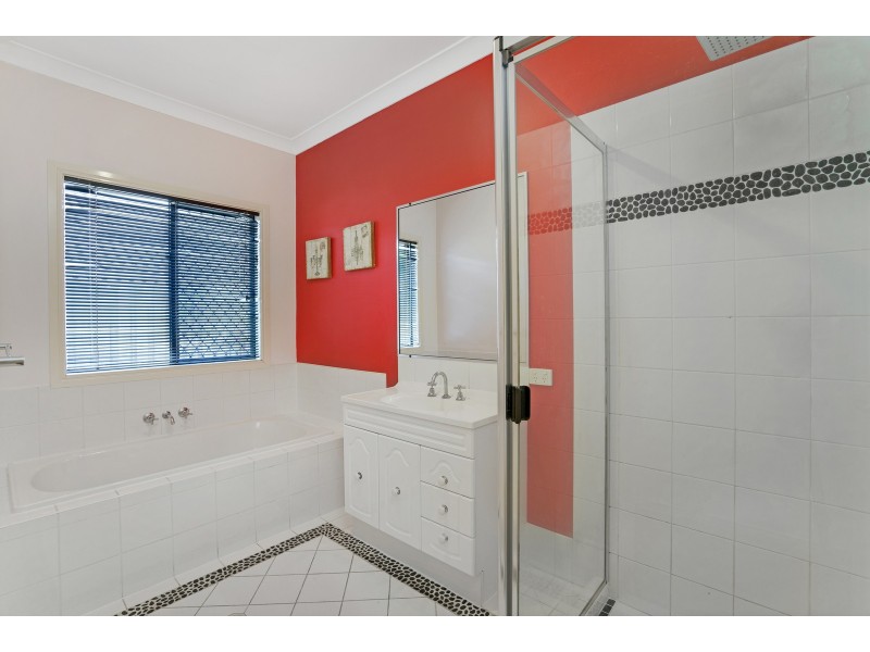 27 Hillridge Crescent, Varsity Lakes QLD 4227