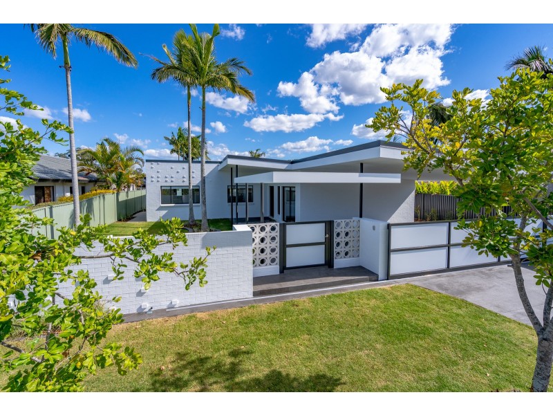 28 Namatjira Court, Broadbeach Waters QLD 4218