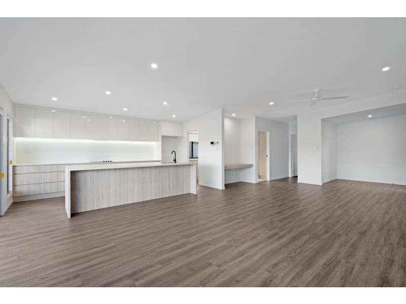 28 Namatjira Court, Broadbeach Waters QLD 4218