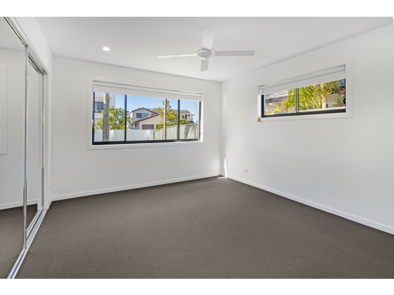28 Namatjira Court, Broadbeach Waters QLD 4218