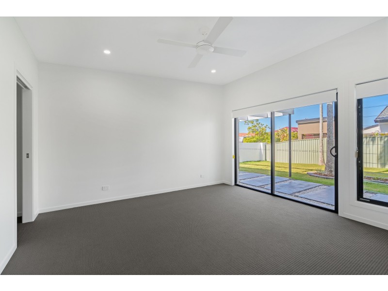 28 Namatjira Court, Broadbeach Waters QLD 4218