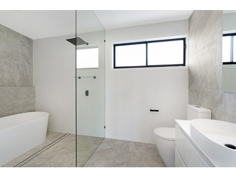 28 Namatjira Court, Broadbeach Waters QLD 4218