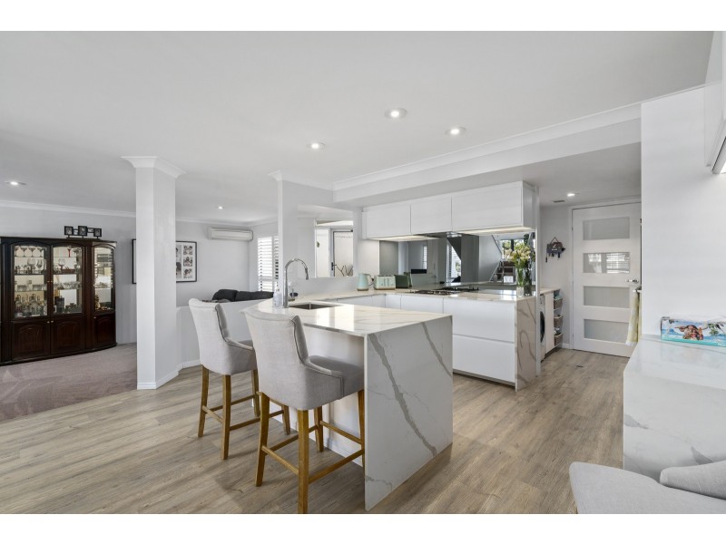 3 Lee Road, Runaway Bay QLD 4216