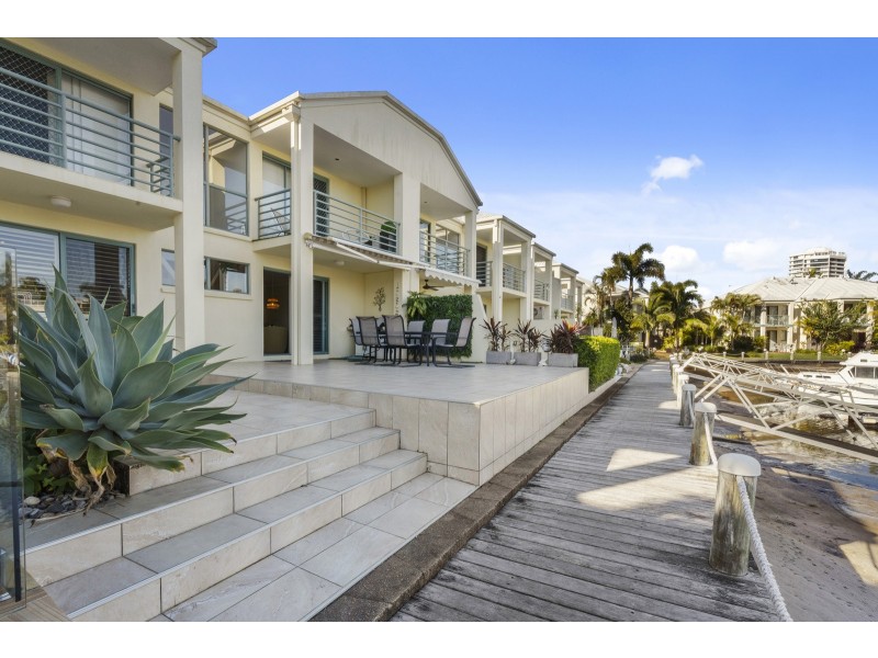 3 Lee Road, Runaway Bay QLD 4216