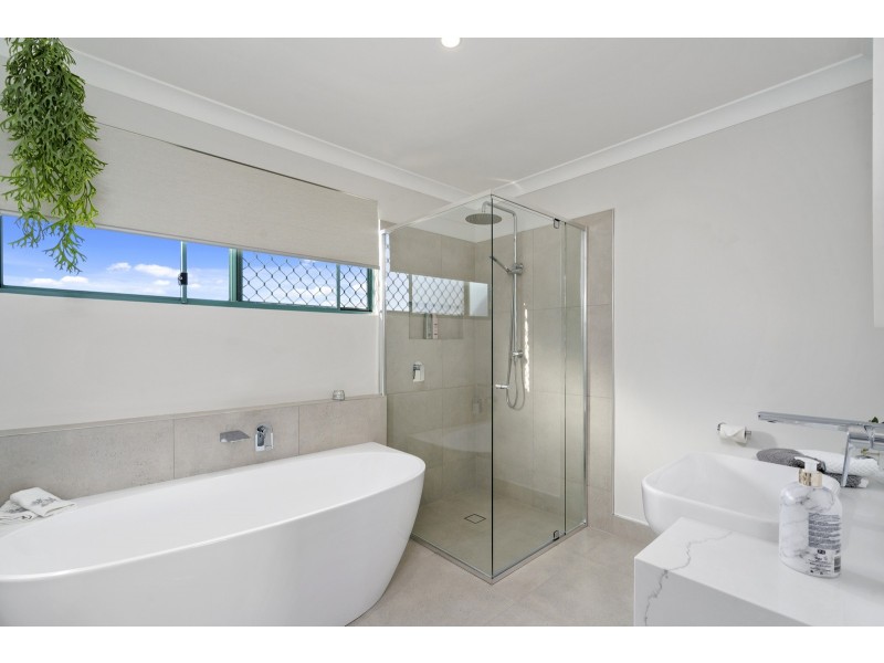 3 Lee Road, Runaway Bay QLD 4216