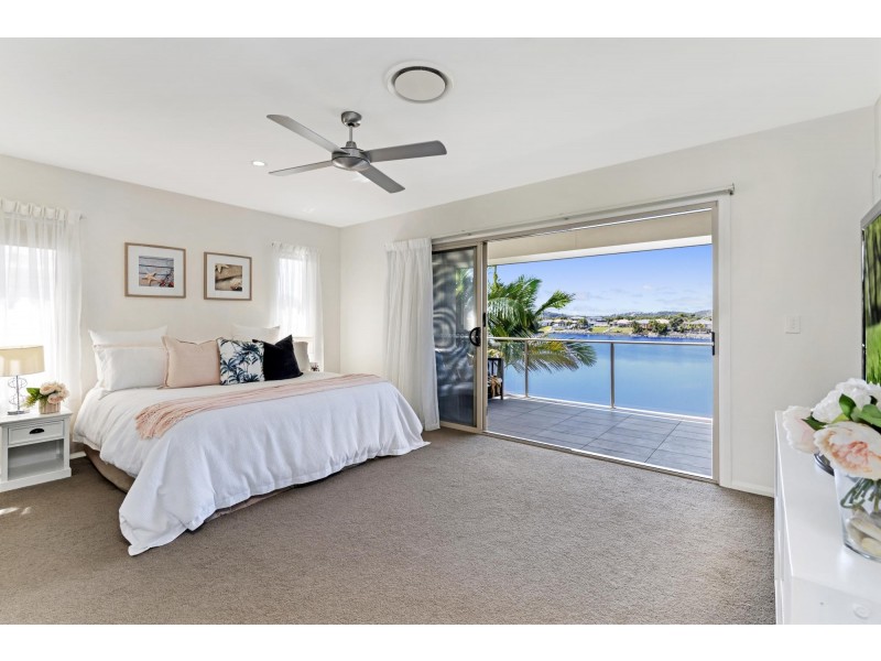 29 Lakefront Crescent, Varsity Lakes QLD 4227