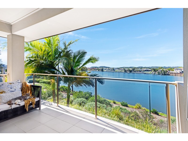 29 Lakefront Crescent, Varsity Lakes QLD 4227