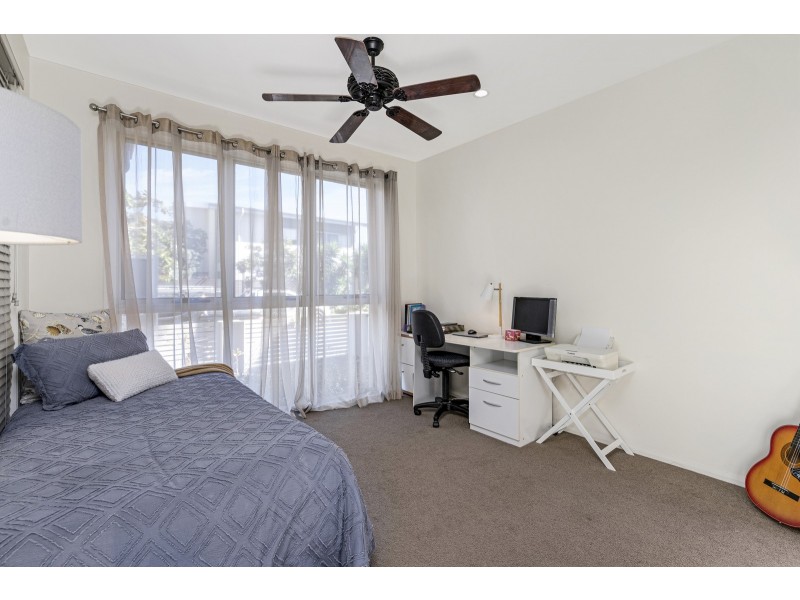 29 Lakefront Crescent, Varsity Lakes QLD 4227