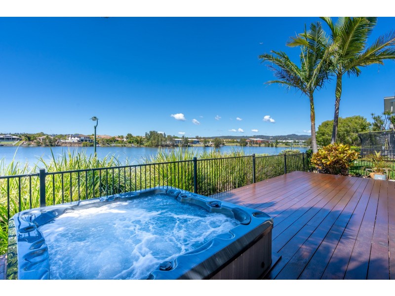 29 Lakefront Crescent, Varsity Lakes QLD 4227