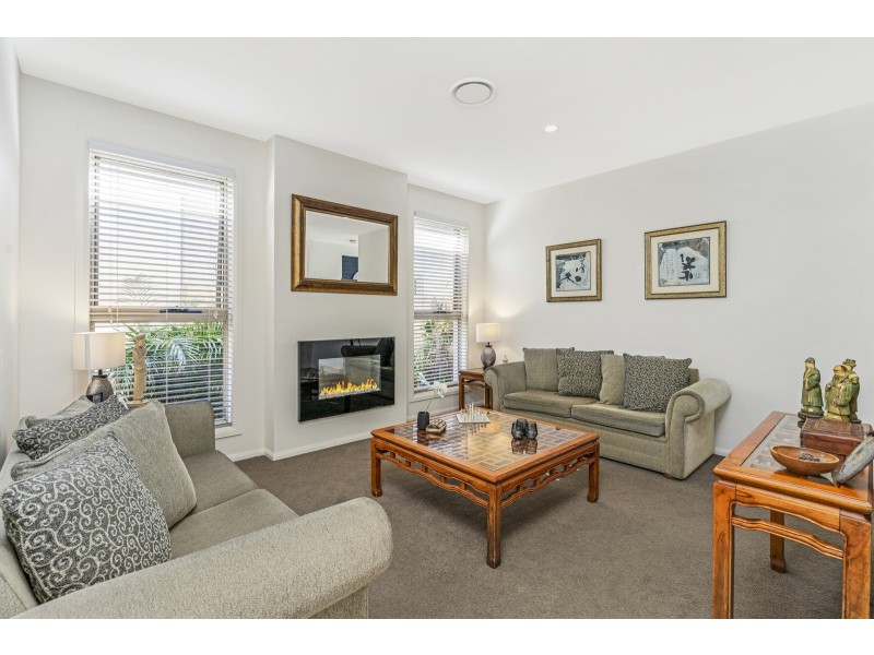 29 Lakefront Crescent, Varsity Lakes QLD 4227