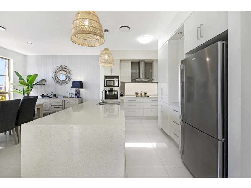 29 Lakefront Crescent, Varsity Lakes QLD 4227