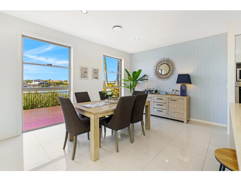 29 Lakefront Crescent, Varsity Lakes QLD 4227