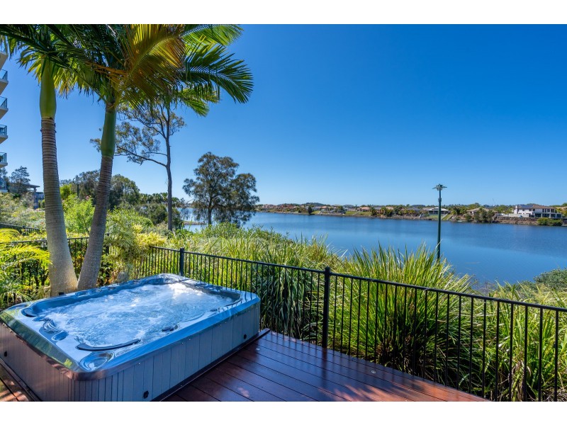 29 Lakefront Crescent, Varsity Lakes QLD 4227