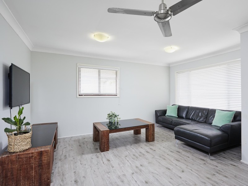 15 Tumbarumba Avenue, Ashmore QLD 4214